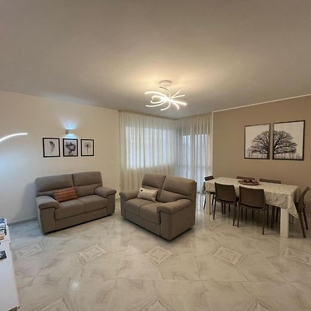 A Casa Di Chiara Apartment Lecce Bagian luar foto
