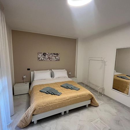 A Casa Di Chiara Apartment Lecce Bagian luar foto