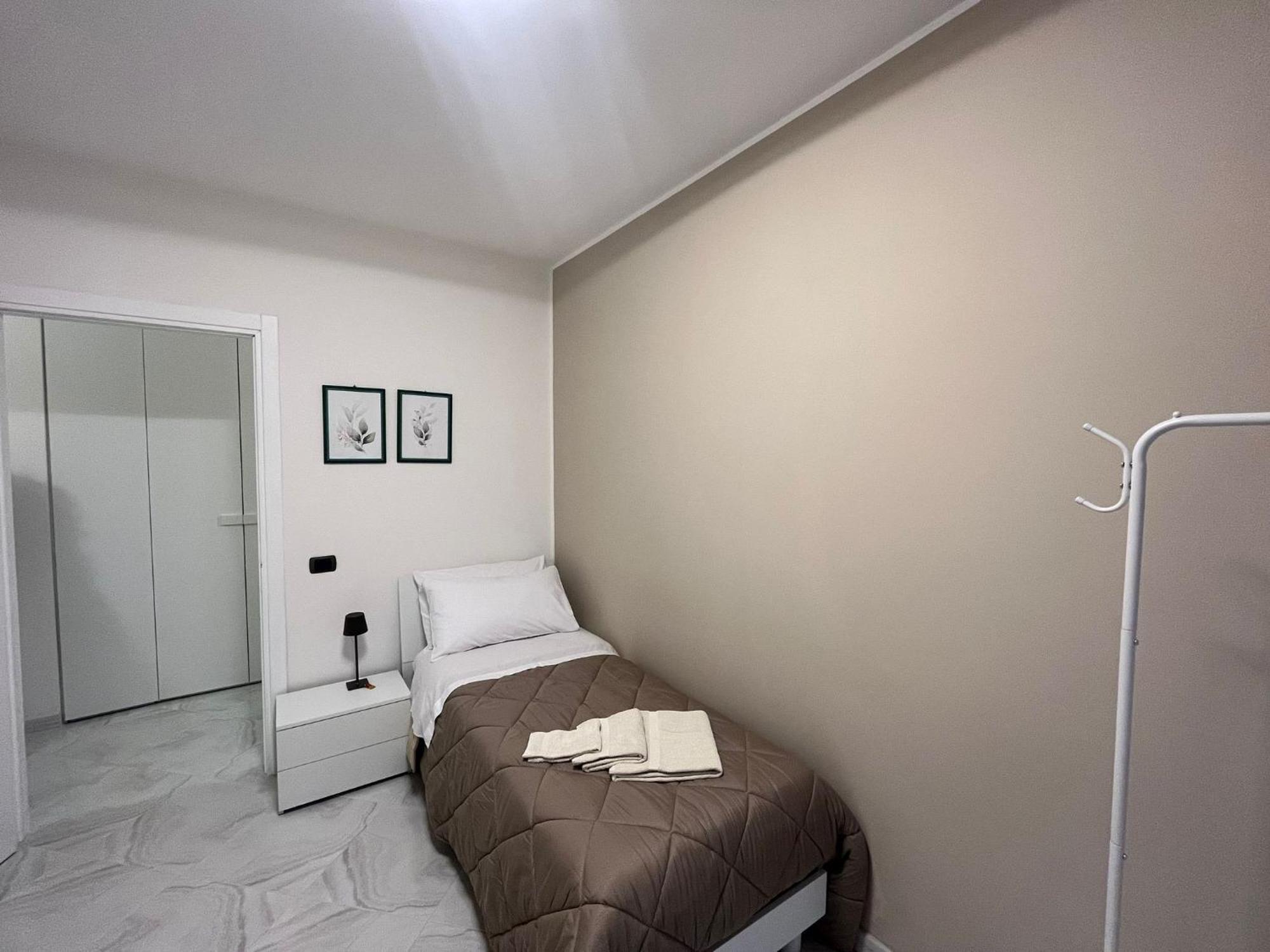 A Casa Di Chiara Apartment Lecce Bagian luar foto